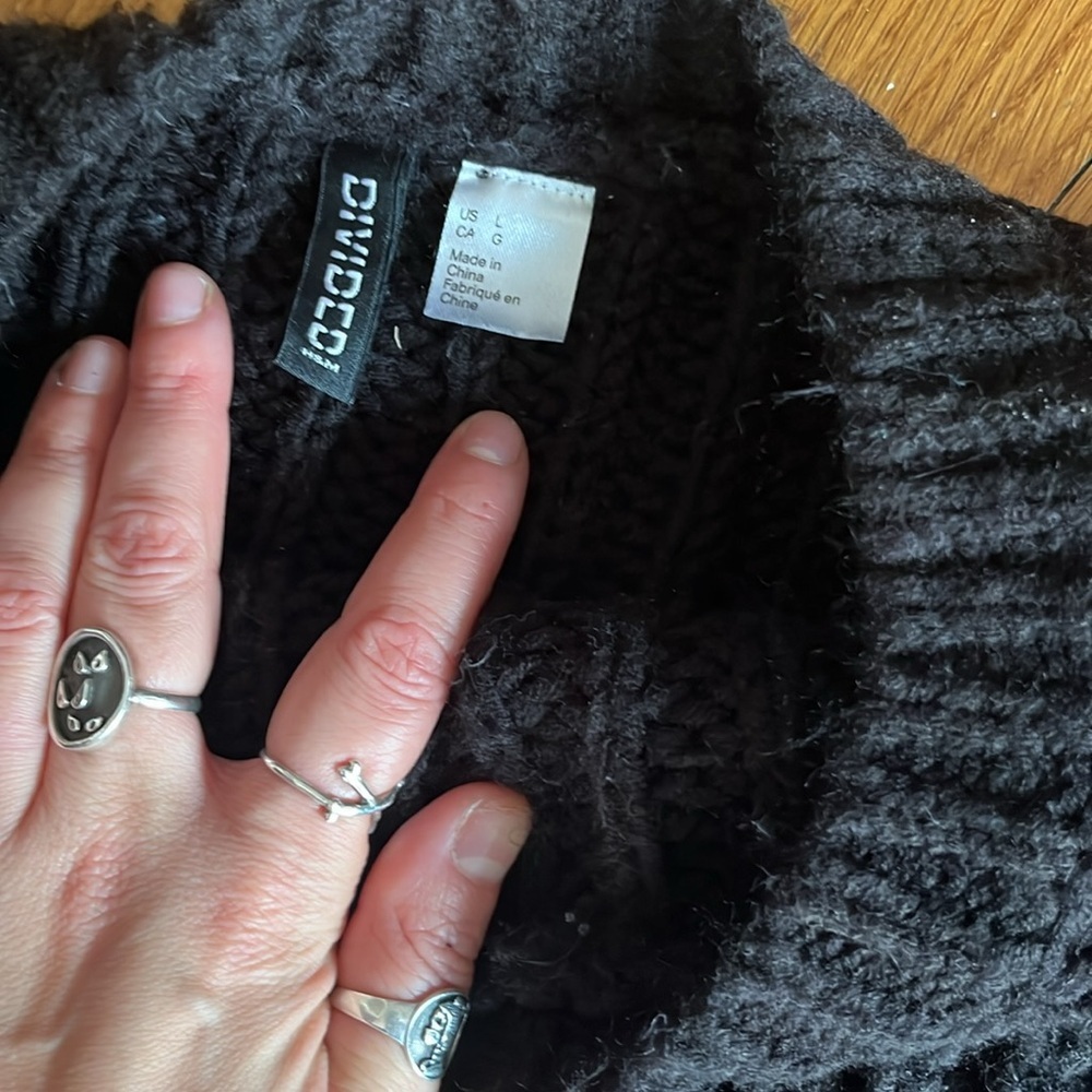 H&M cable knit sweater size L gently used heavy and warm for winter! - Picture 2 of 4